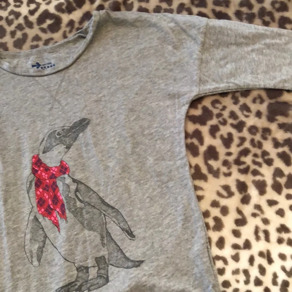Old Navy Girls Graphic Penguin Dolman Top in Gray Size 8